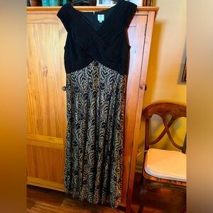 Patra Women’s Evening Gown